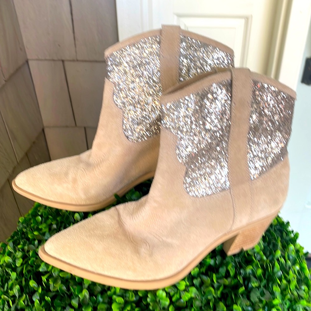 Dolce Vita cream suede booties size 9